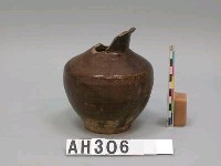 藏品(褐釉陶瓶)的圖片